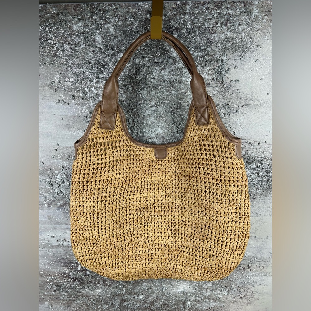 546 Flora Bella Woven Straw Tote Bag with light tan Handles